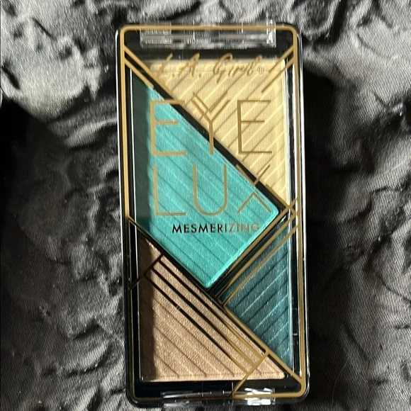 L.A. Girl Eye Lux Mesmerizing Eyeshadow Set - Picture 3 of 4